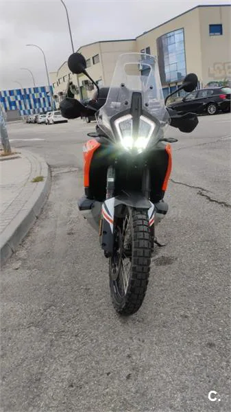 KTM 890 – Vista 10