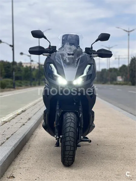Honda ADV 350 – Vista 2