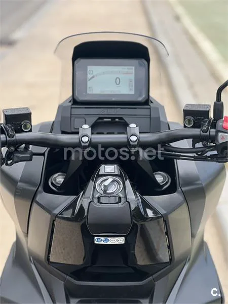 Honda ADV 350 – Vista 4