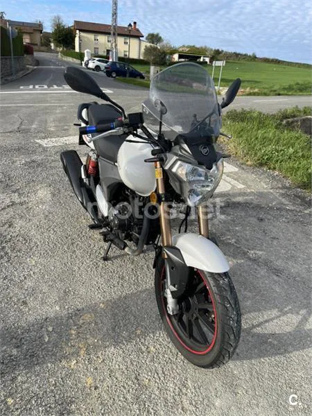Keeway RKV 125 – Vista 4