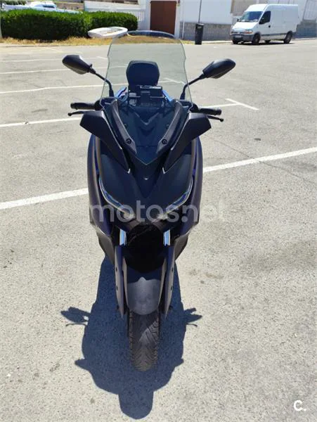 Yamaha XMAX 400 - Vista 6