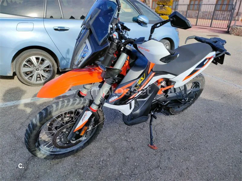 KTM 890 – Vista 2
