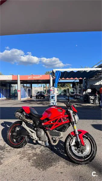Ducati Monster 696 – Vista 4