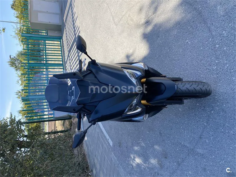 Yamaha TMAX – Vista 4