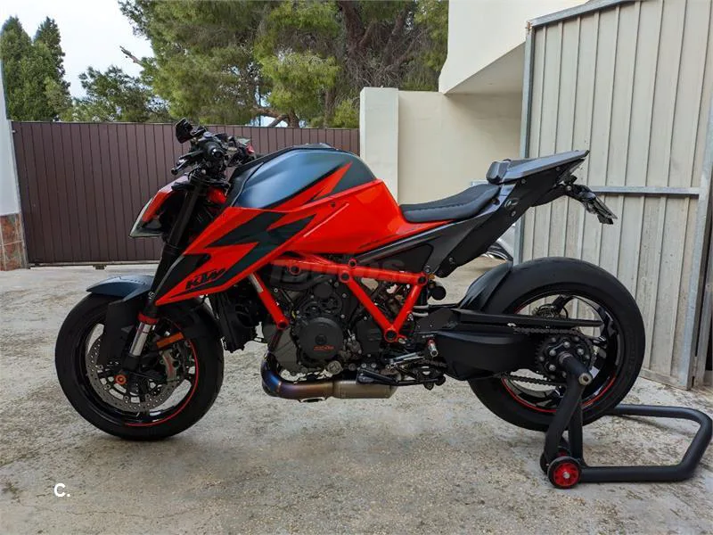 KTM 1290 Super Duke R – Vista 3