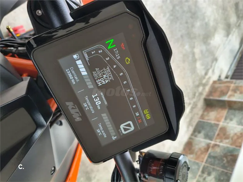 KTM 1290 Super Duke R – Vista 5
