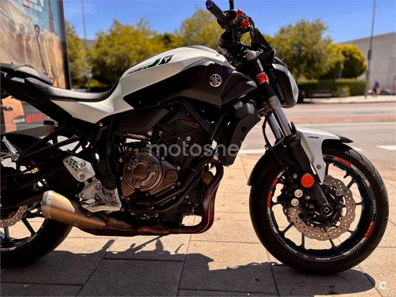 Yamaha MT-07 – Vista 7