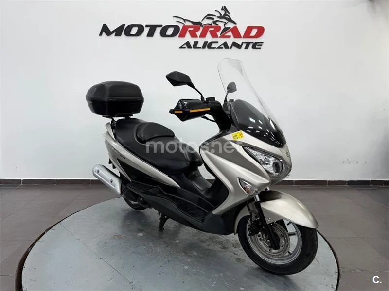 Suzuki Burgman 200 – Vista 16