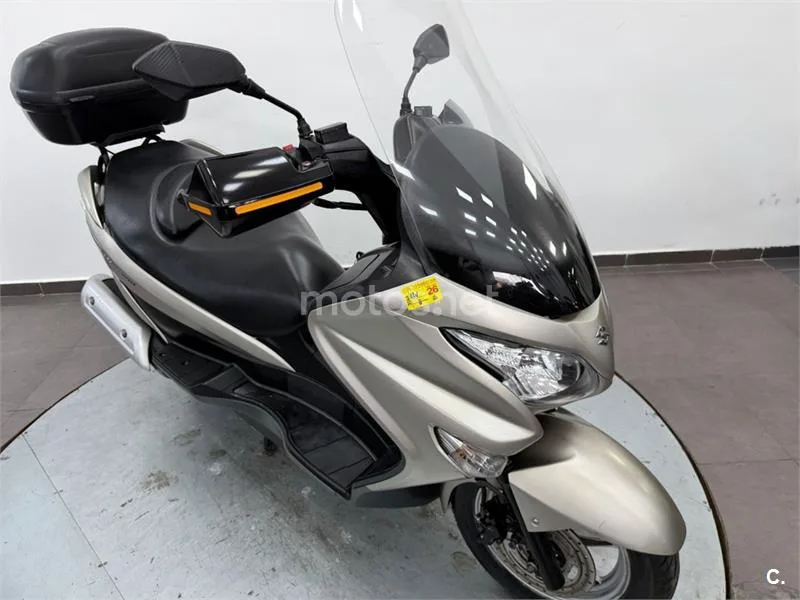 Suzuki Burgman 200 – Vista 18