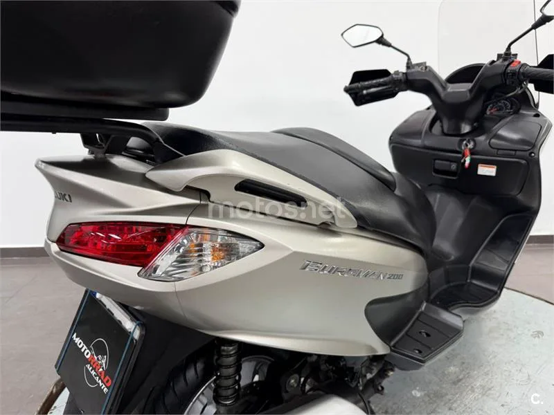 Suzuki Burgman 200 – Vista 6