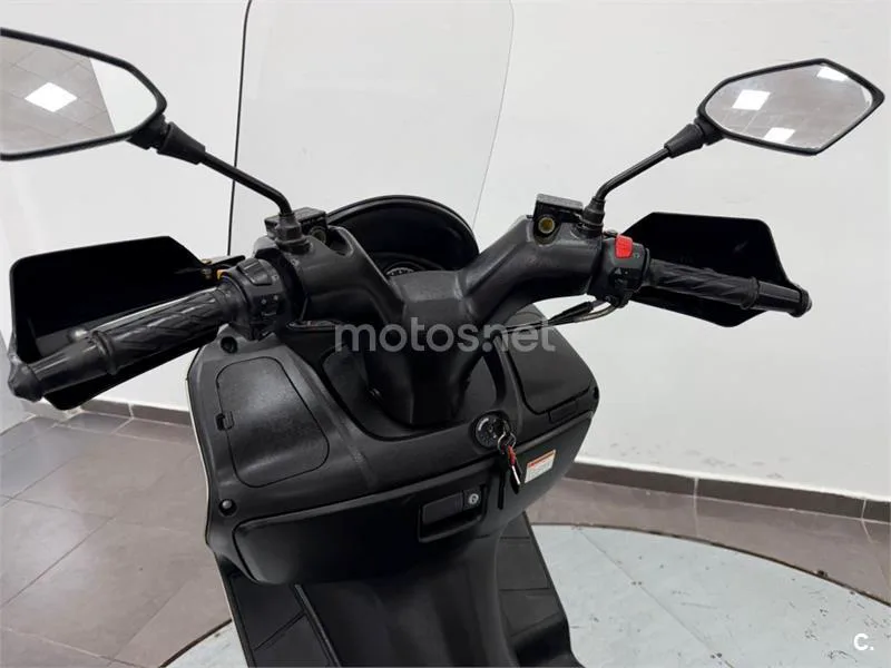 Suzuki Burgman 200 – Vista 10