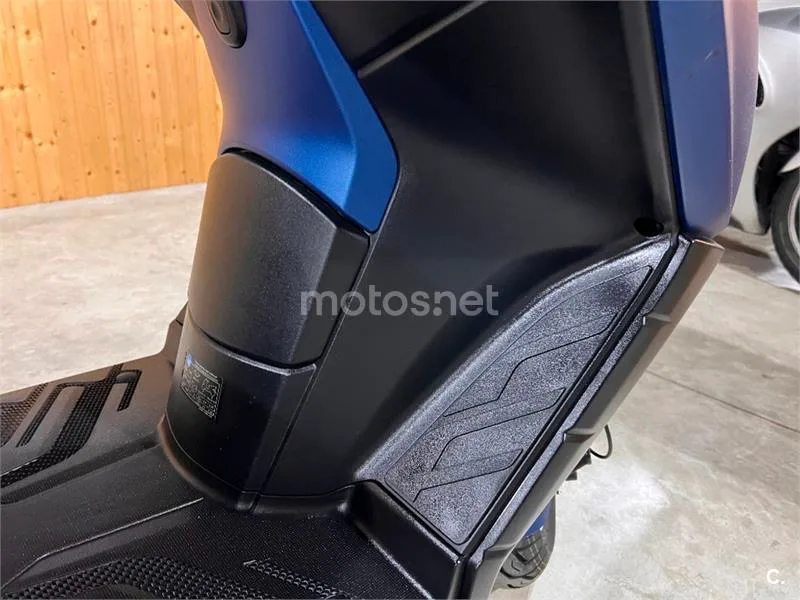 Kymco X-Town CT 300 – Vista 43