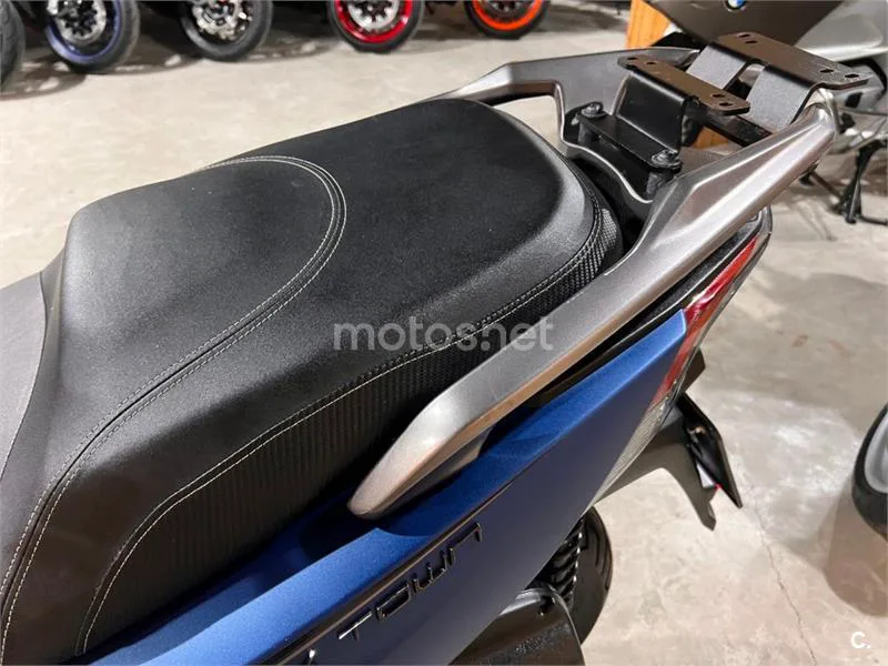 Kymco X-Town CT 300 – Vista 60