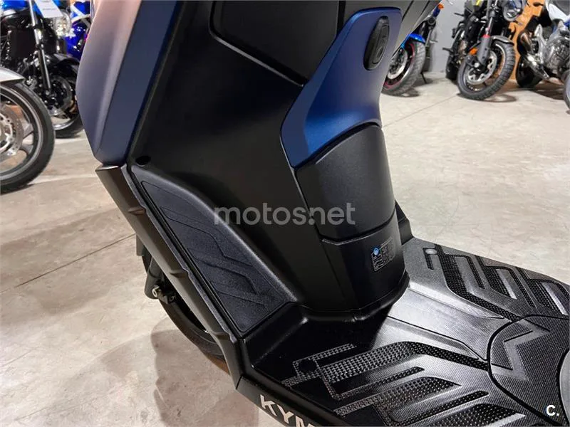 Kymco X-Town CT 300 – Vista 70