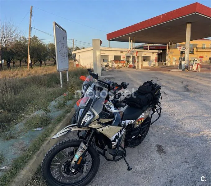 KTM 890 – Vista 2