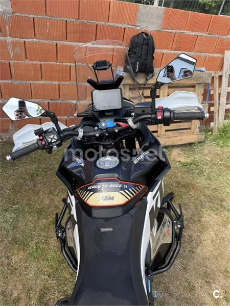 KTM 890 – Vista 6