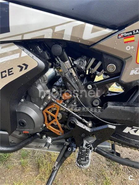 KTM 890 – Vista 8