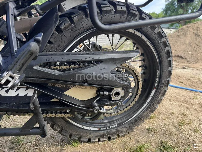 KTM 890 – Vista 9