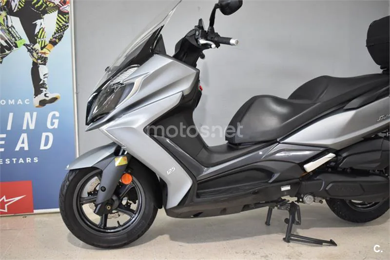 Kymco Super Dink 125 – Vista 4