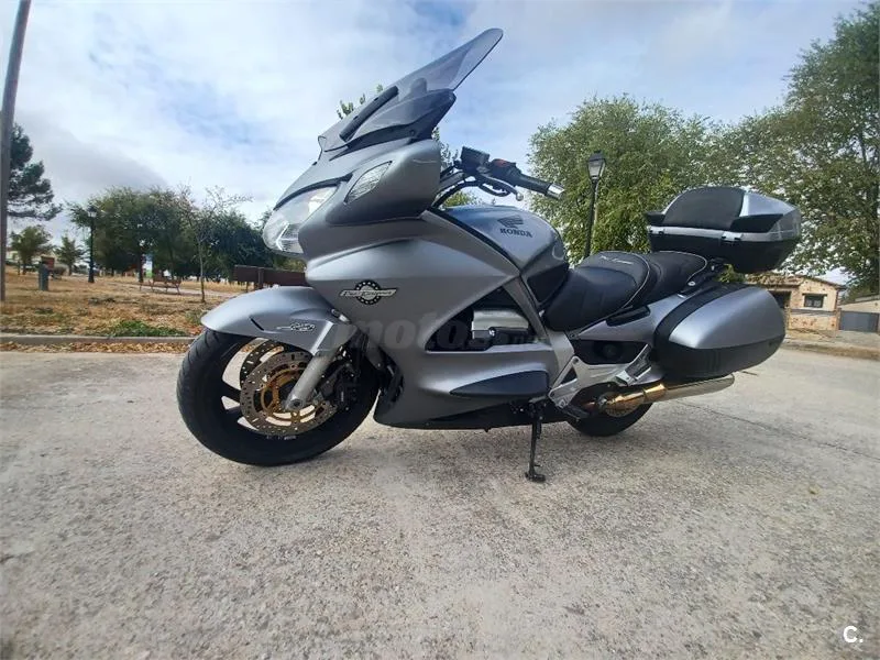 Honda Pan-European ST 1300 – Vista 6