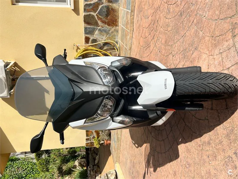 Yamaha XMAX 400 – Vista 3