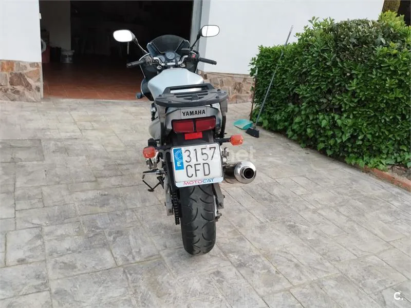 Yamaha FZS 600 Fazer – Vista 3