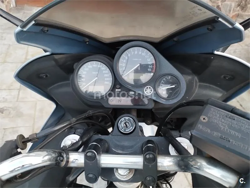 Yamaha FZS 600 Fazer – Vista 5
