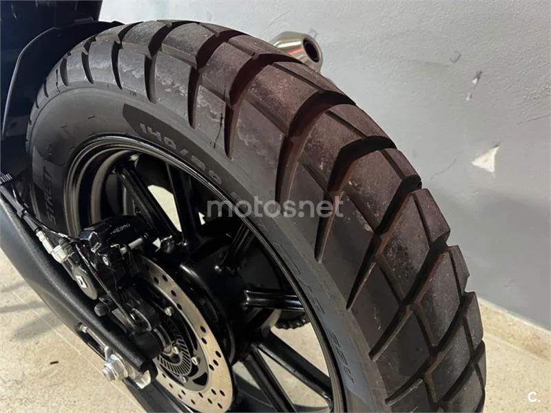 Triumph Scrambler 400 X – Vista 9
