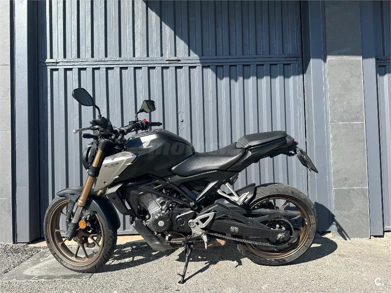 Honda CB 125 R – Vista 4