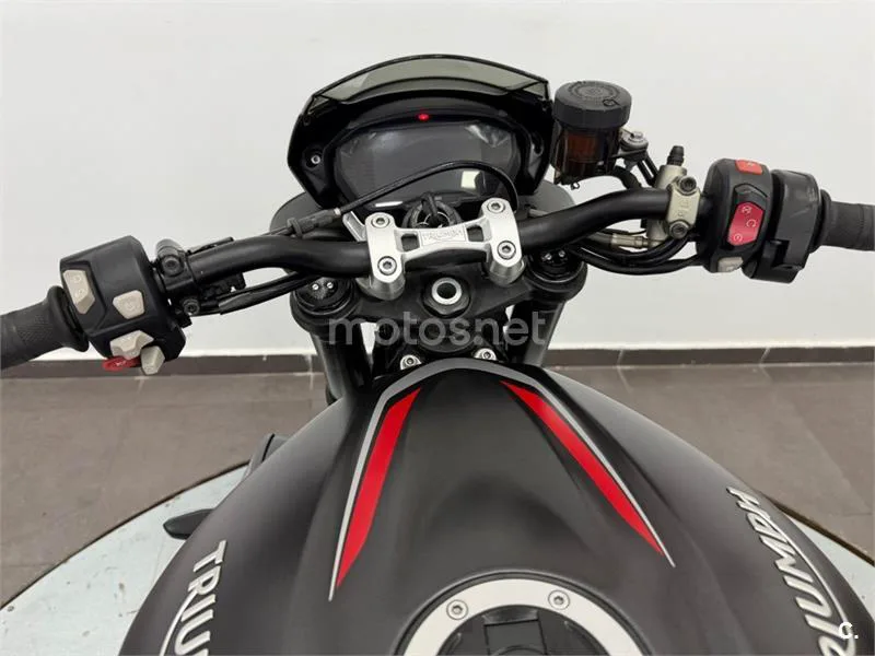 Triumph Street Triple – Vista 11