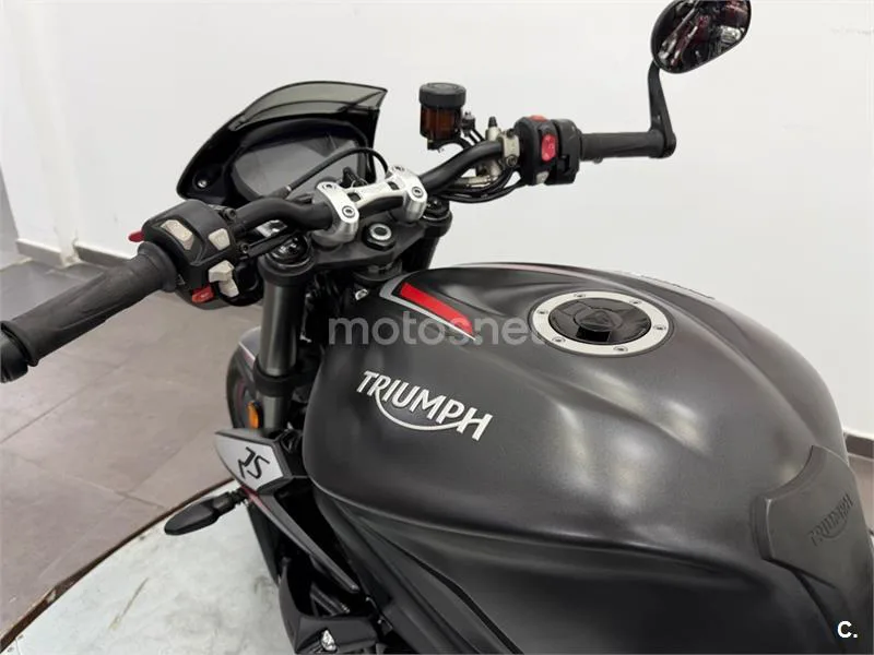 Triumph Street Triple – Vista 12