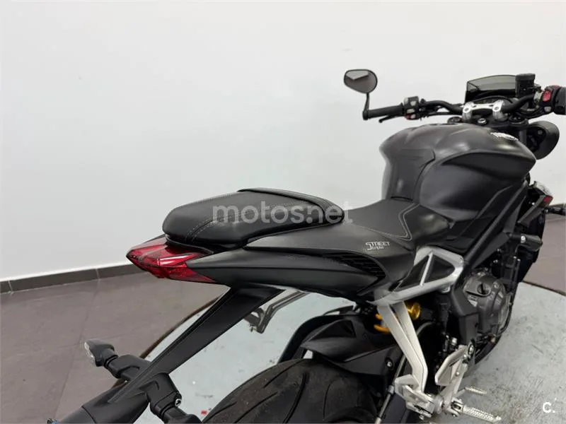 Triumph Street Triple – Vista 6