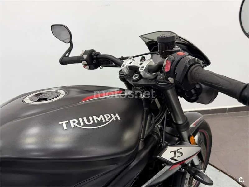 Triumph Street Triple – Vista 9