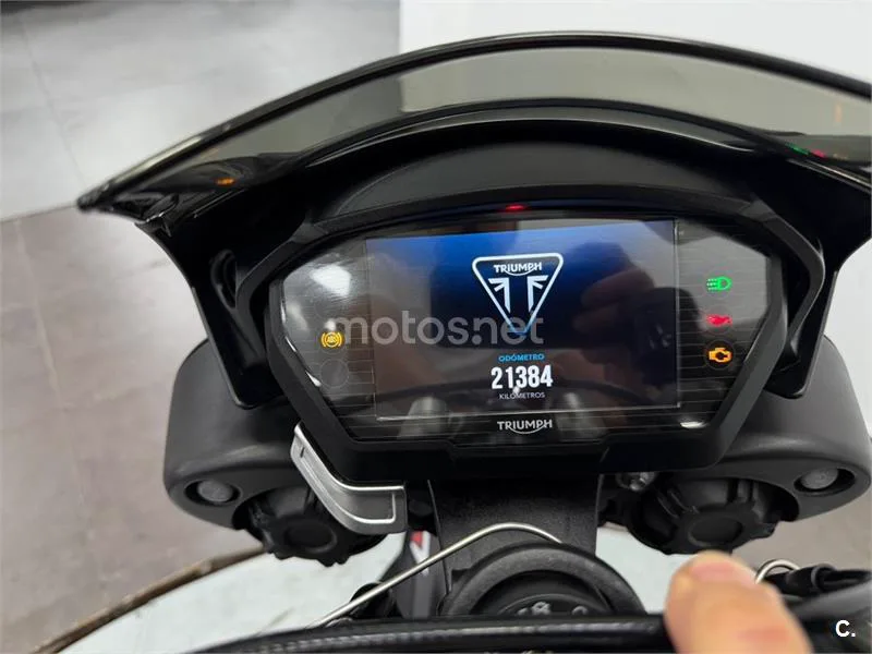 Triumph Street Triple – Vista 10