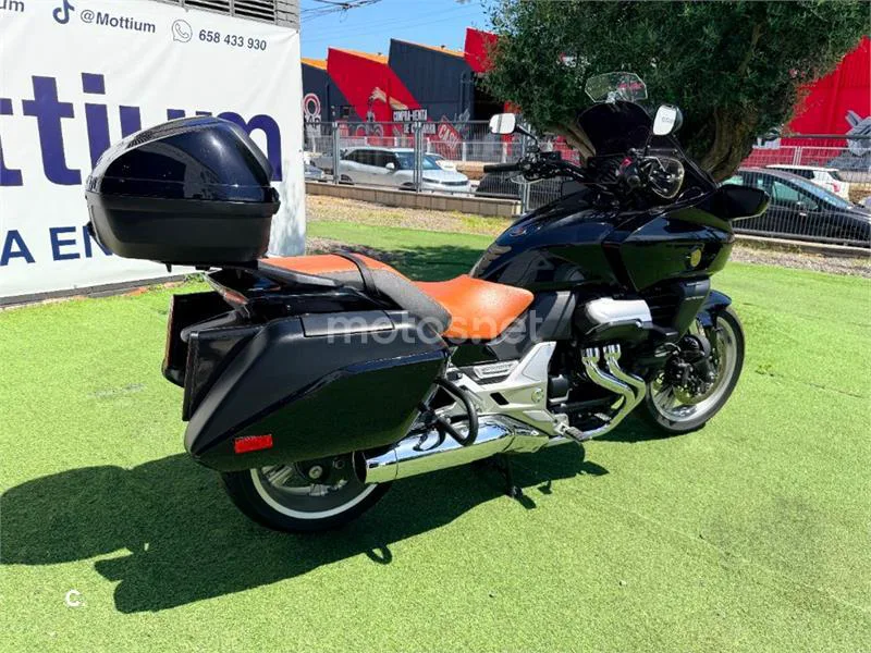Honda CTX – Vista 11