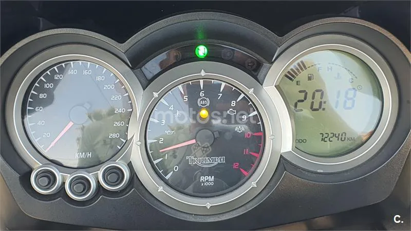 Triumph SPRINT ST – Vista 6