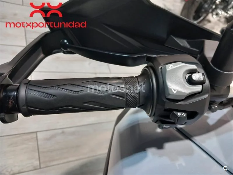 Suzuki V-Strom 800 – Vista 11