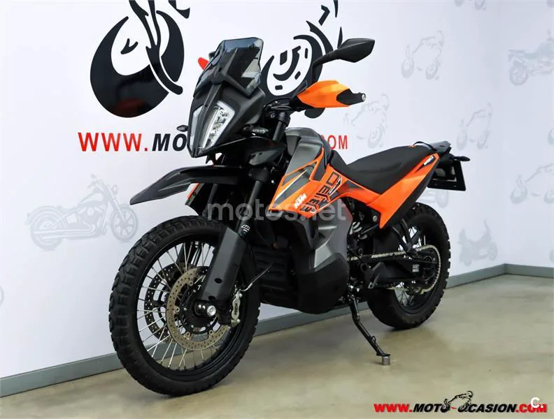 KTM 890 – Vista 8