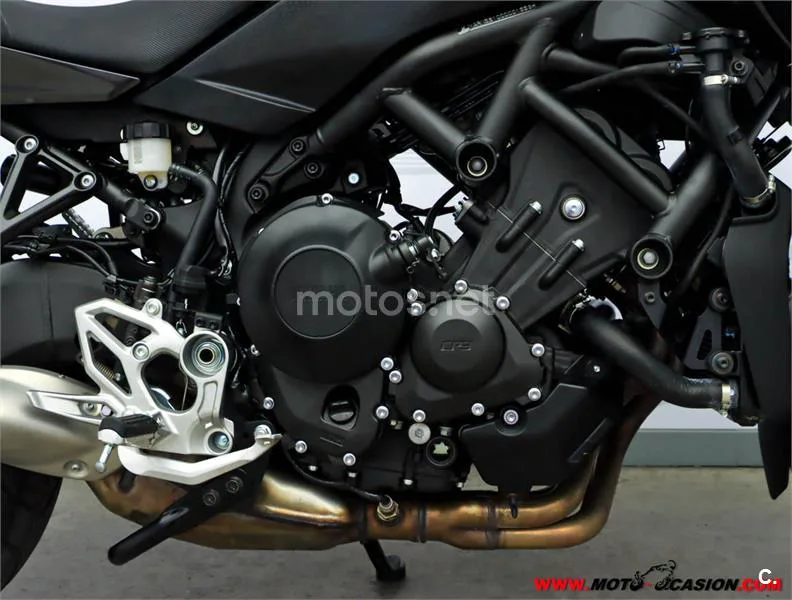 Yamaha Niken – Vista 5