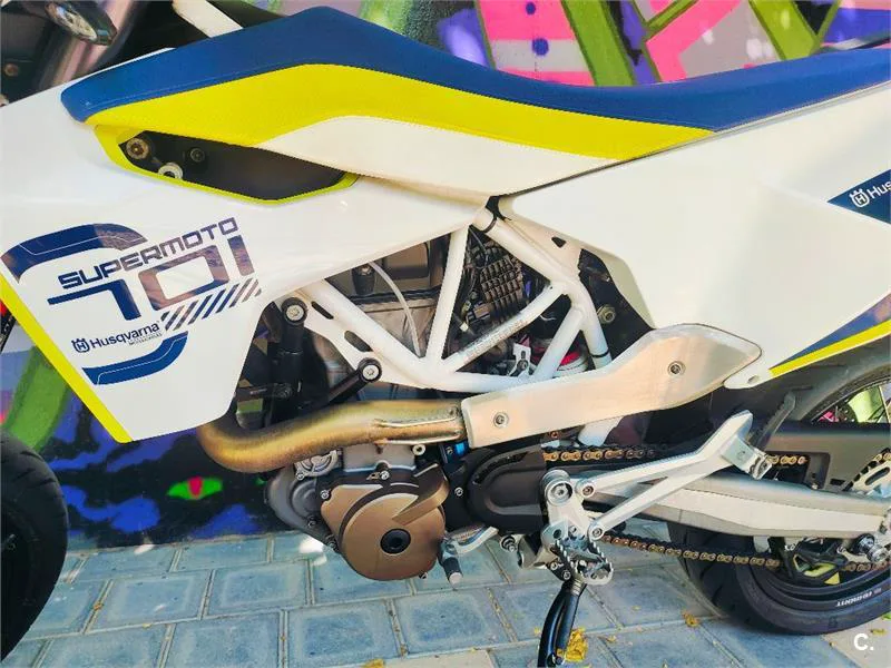 Husqvarna 701 Supermoto – Vista 2
