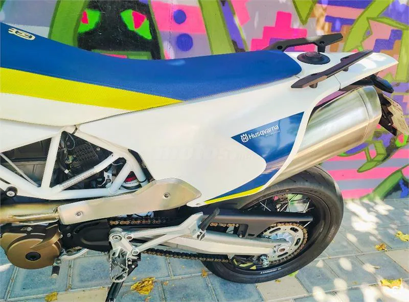 Husqvarna 701 Supermoto – Vista 3