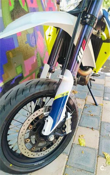 Husqvarna 701 Supermoto – Vista 7
