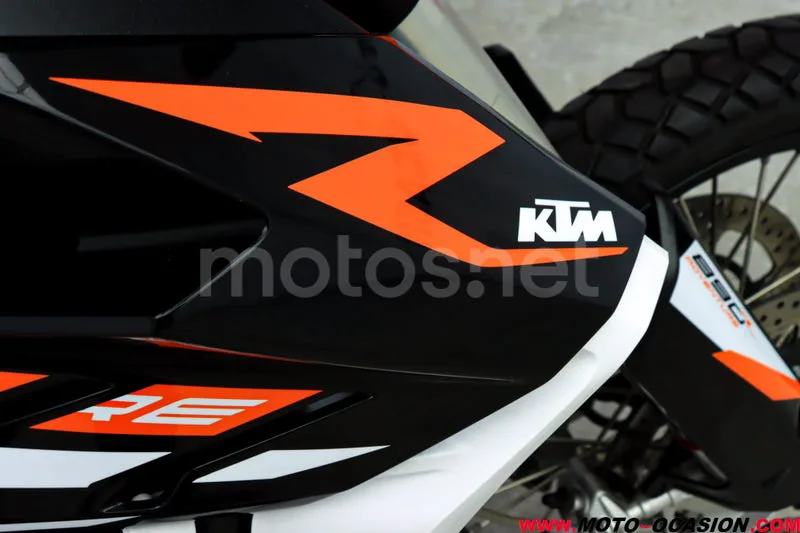KTM 890 – Vista 9