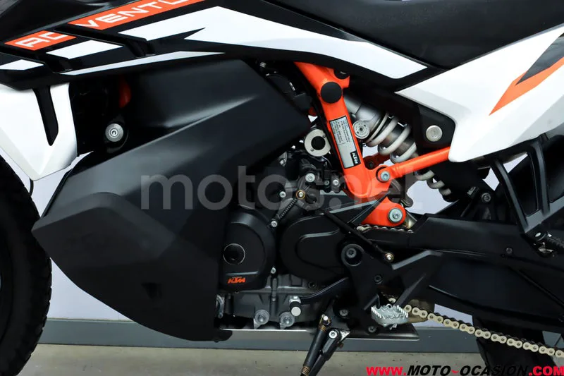 KTM 890 – Vista 10