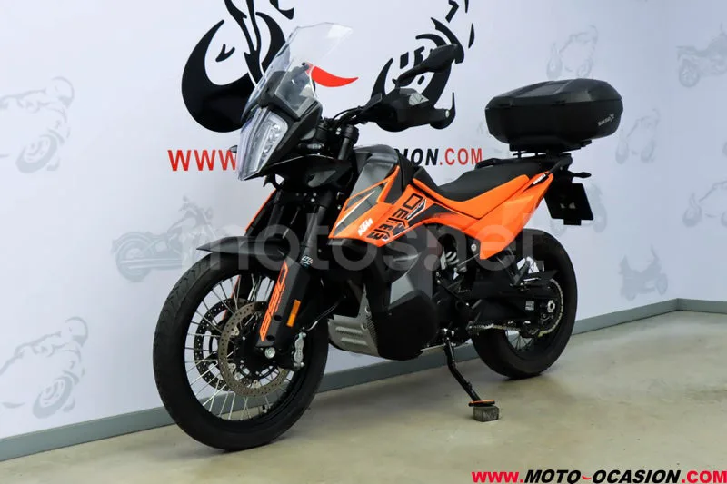 KTM 890 – Vista 8