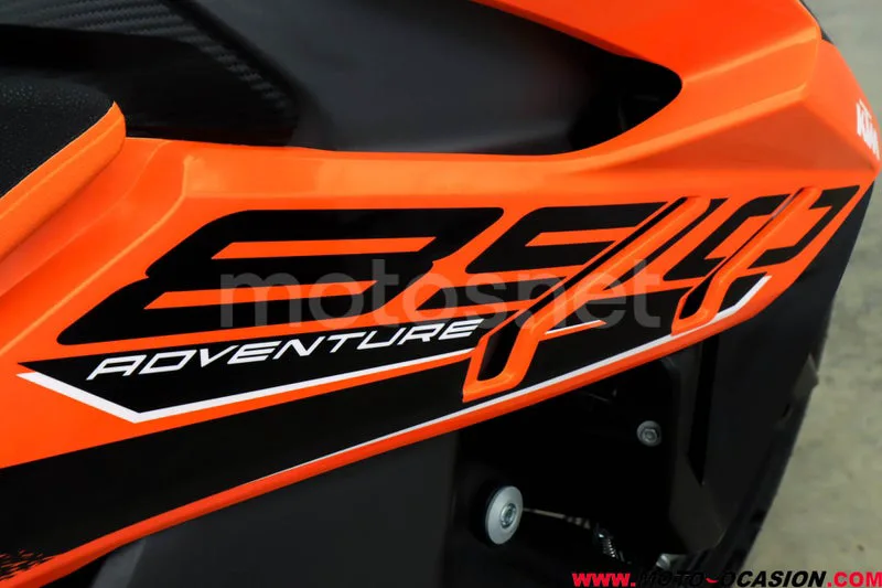 KTM 890 – Vista 9