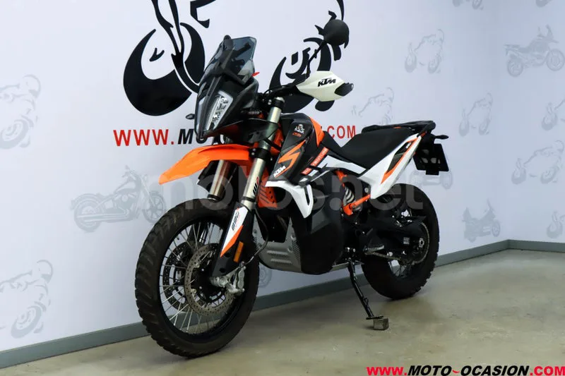 KTM 890 – Vista 8