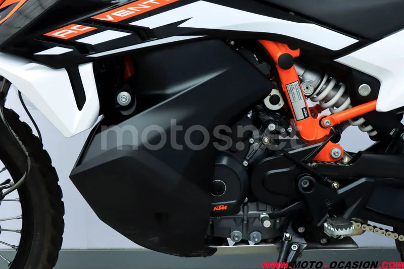 KTM 890 – Vista 10