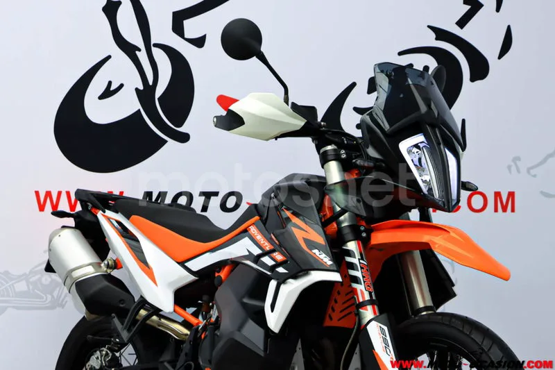 KTM 890 – Vista 4