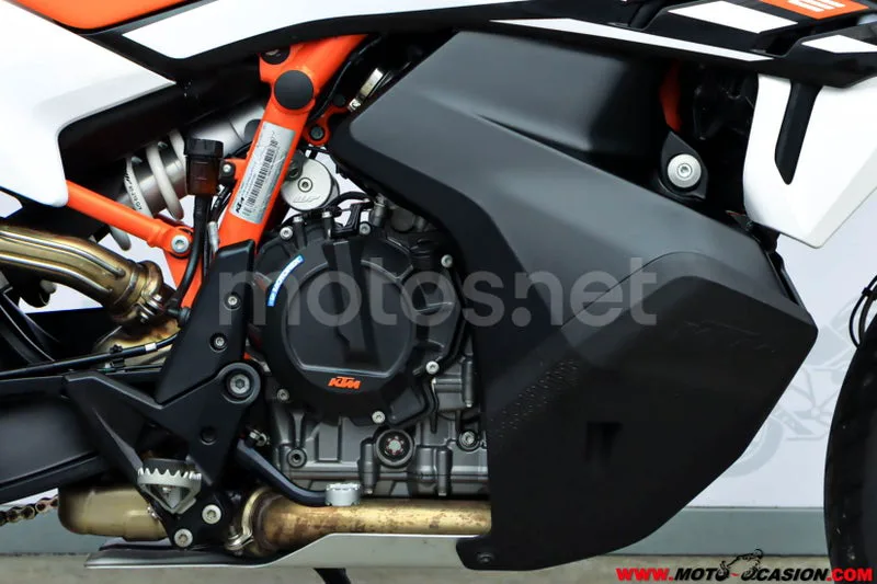 KTM 890 – Vista 5